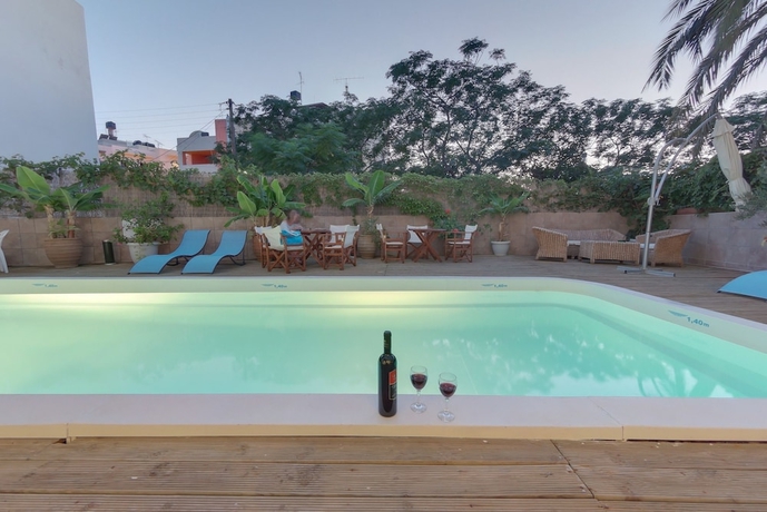Imagen de la piscina del Hotel Lotus Rise. Foto 17
