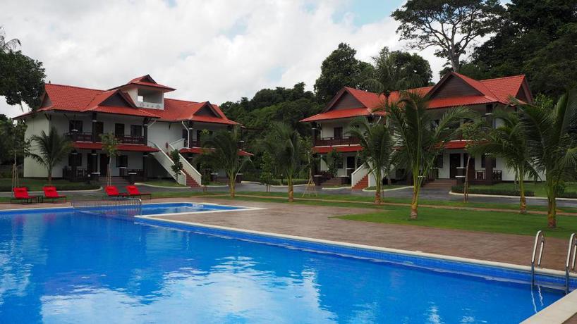 Imagen de la piscina del Hotel Lotus Seaview Beach Resort. Foto 11