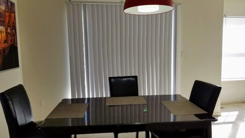 Imagen de los interiores del Hotel Lotus Suites Woodbridge. Foto 3