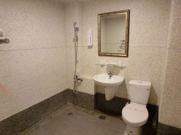 Imagen de la habitación del Hotel Lotus Yuan Business. Foto 4