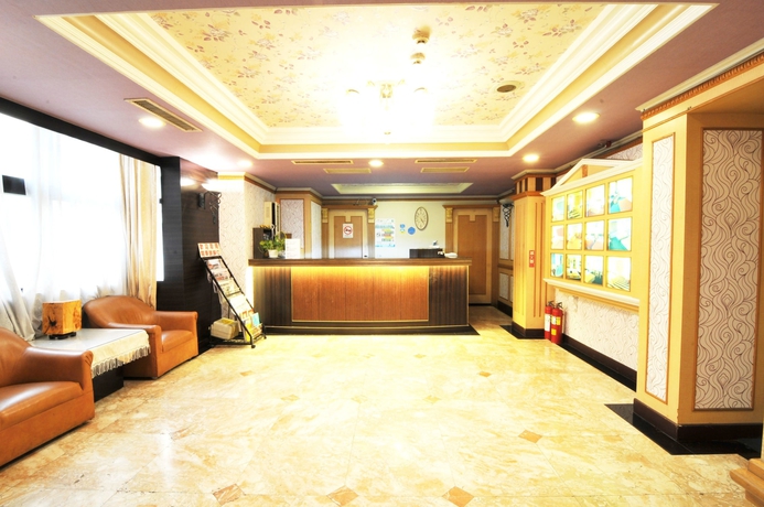 Imagen de la habitación del Hotel Lotus Yuan Business. Foto 17