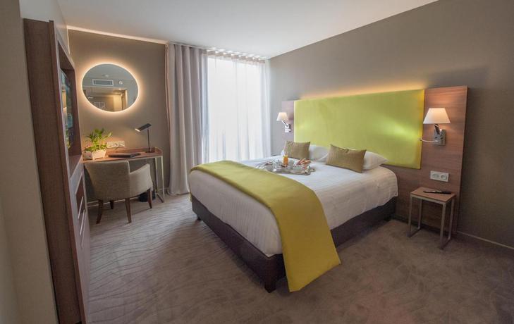 Imagen de la habitación del Hotel Lou Castelet, CARROS. Foto 4