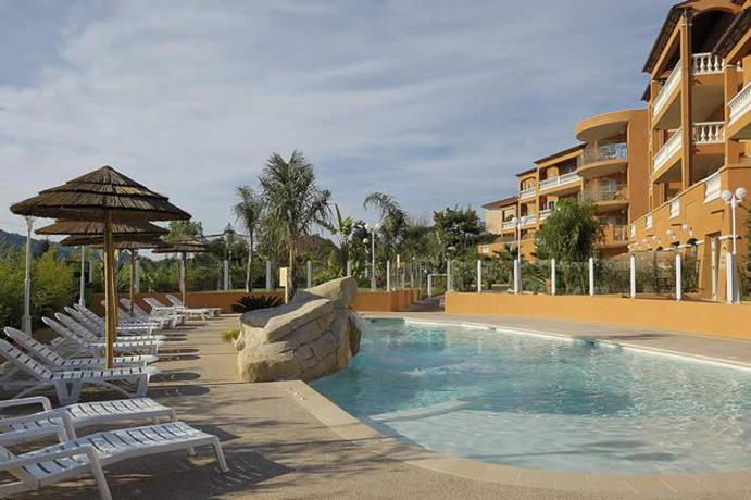 Imagen de la piscina del Hotel Lou Castelet, CARROS. Foto 11