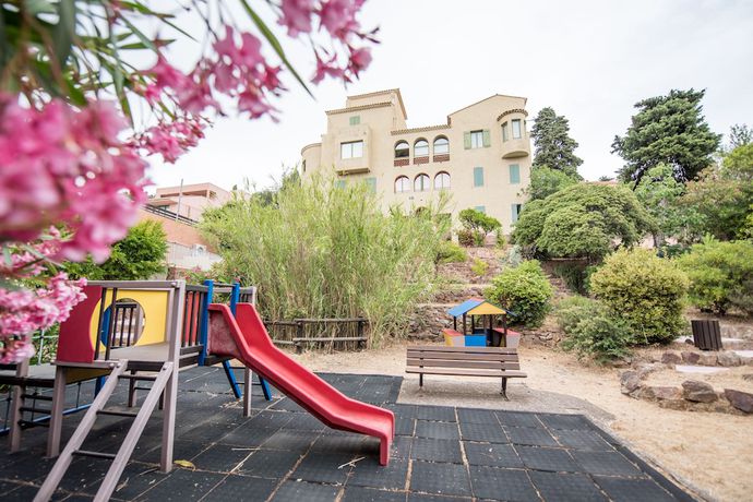 Imagen de los exteriores del Hotel Lou Castelet, TH&Eacute;OULE-SUR-MER. Foto 13
