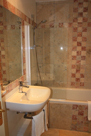 Imagen de la habitación del Hotel Lou Cigaloun. Foto 7