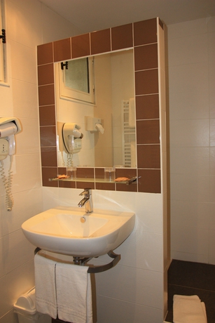 Imagen de la habitación del Hotel Lou Cigaloun. Foto 8