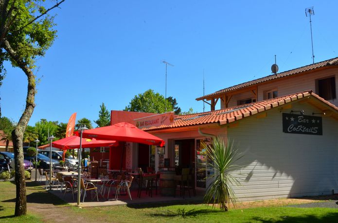 Imagen de la piscina del Hotel Lou Pignada. Foto 20