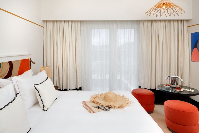 Imagen de la habitación del Hotel Lou Pinet. Foto 10