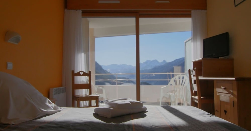 Imagen de la habitación del Hotel Lou Riouclar. Foto 9