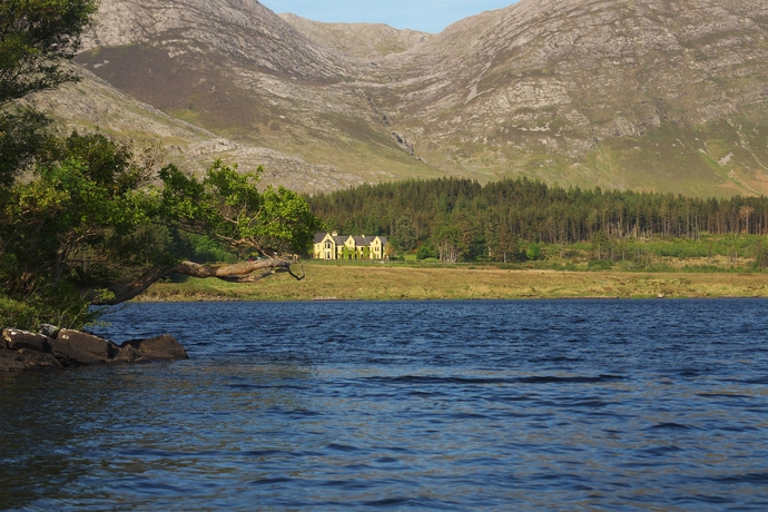 Imagen de los exteriores del Hotel Lough Inagh Lodge. Foto 11
