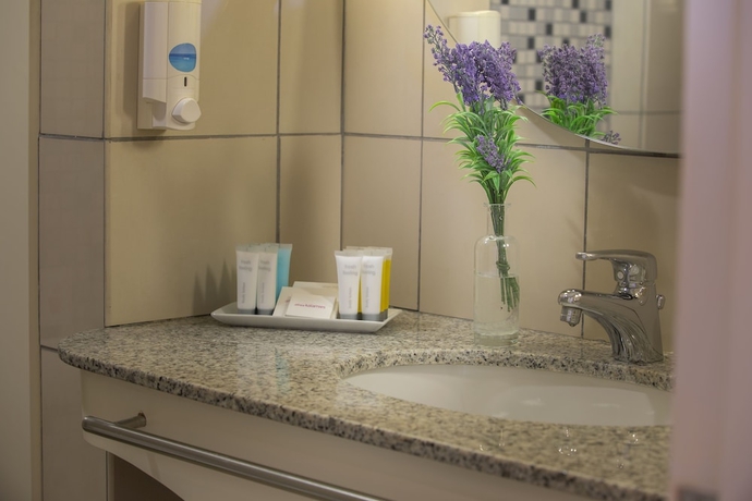 Imagen de la habitación del Hotel Louis Althea beach. Foto 3