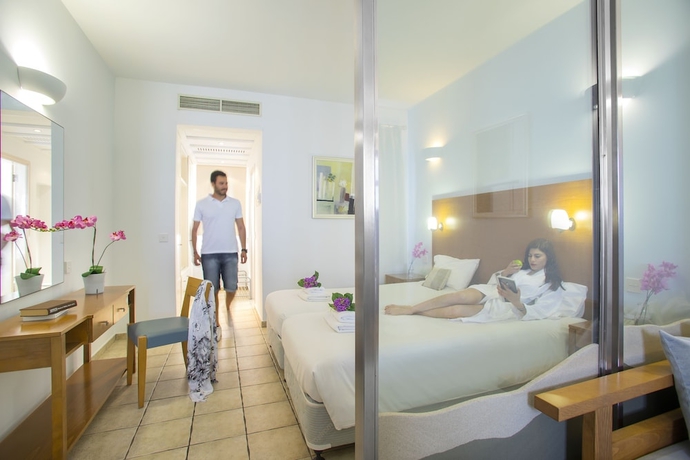 Imagen de la habitación del Hotel Louis Althea beach. Foto 5