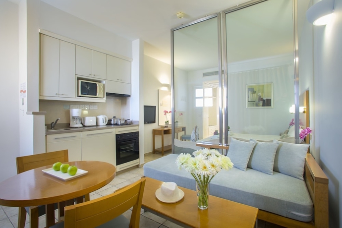 Imagen de la habitación del Hotel Louis Althea beach. Foto 7