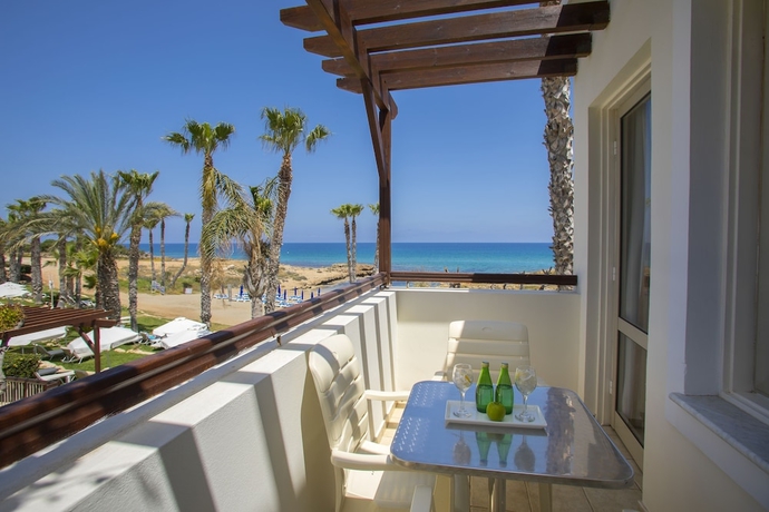 Imagen de la habitación del Hotel Louis Althea beach. Foto 11