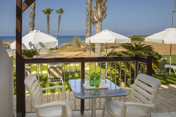 Imagen de la habitación del Hotel Louis Althea beach. Foto 16