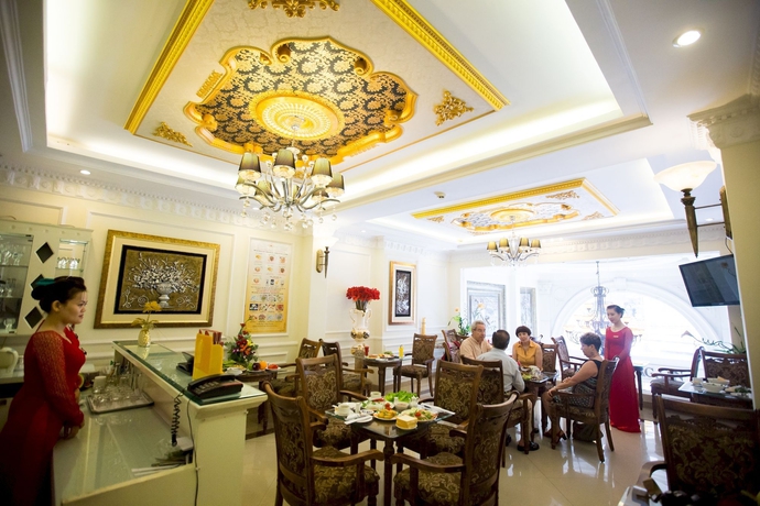 Imagen del bar/restaurante del Hotel Louis, Danang. Foto 1