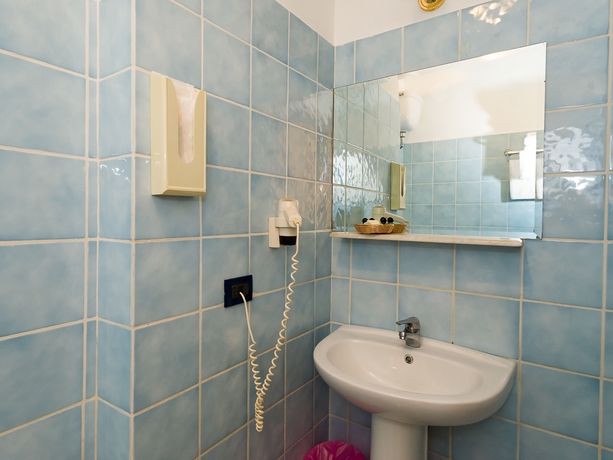 Imagen de la habitación del Hotel Louis Ii, Aeropuerto de Roma-Ciampi. Foto 8