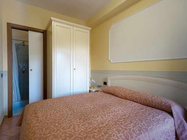 Imagen de la habitación del Hotel Louis Ii, Aeropuerto de Roma-Ciampi. Foto 12