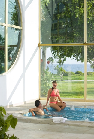 Imagen de la piscina del Hotel Louis Imperial Beach. Foto 12