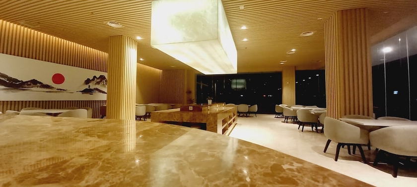 Imagen del bar/restaurante del Hotel Louis Kienne Chadstone Cikarang. Foto 2