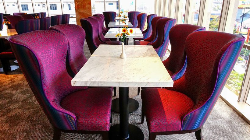 Imagen del bar/restaurante del Hotel Louis Kienne Hotel Pandanaran. Foto 3