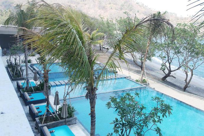 Imagen de la piscina del Hotel Louis Kienne Resort Senggigi. Foto 12