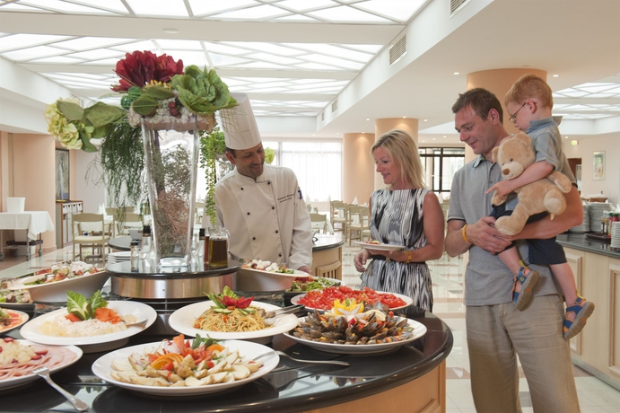 Imagen del bar/restaurante del Hotel Louis Ledra Beach. Foto 3