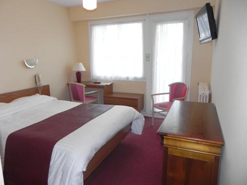 Imagen de la habitación del Hotel Louis, PERROS GUIREC. Foto 5