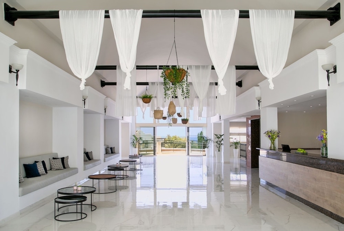 Imagen de los interiores del Hotel Louis Paphos Breeze. Foto 17