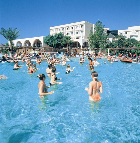 Imagen de la piscina del Hotel Louis Phaethon Beach. Foto 4