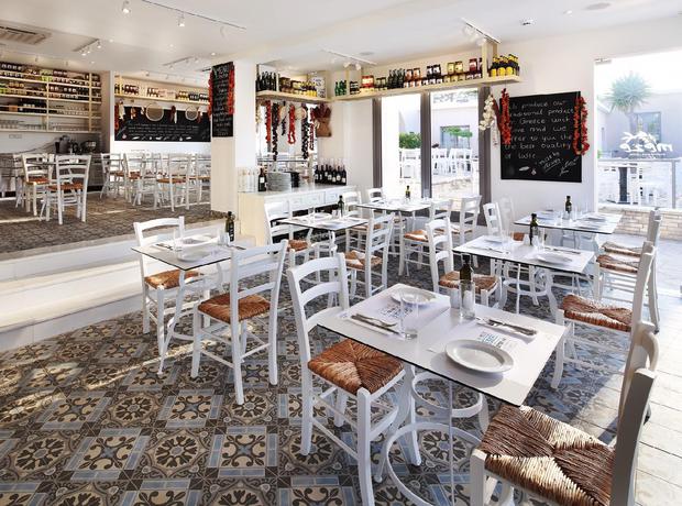 Imagen del bar/restaurante del Hotel Louis St Elias Resort and Waterpark. Foto 2