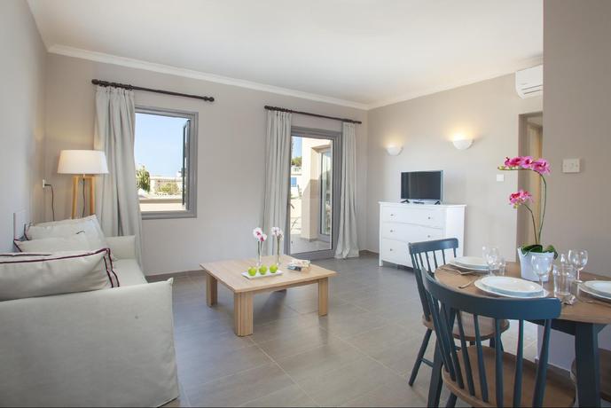 Imagen de la habitación del Hotel Louis St Elias Resort and Waterpark. Foto 4