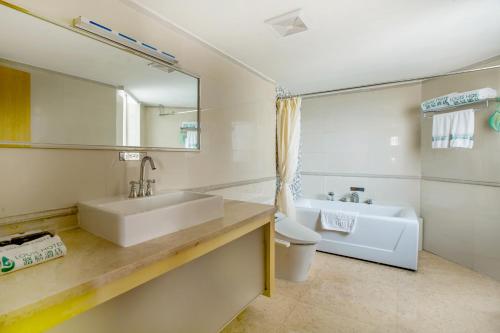 Imagen de la habitación del Hotel Louis Zhongshan. Foto 6