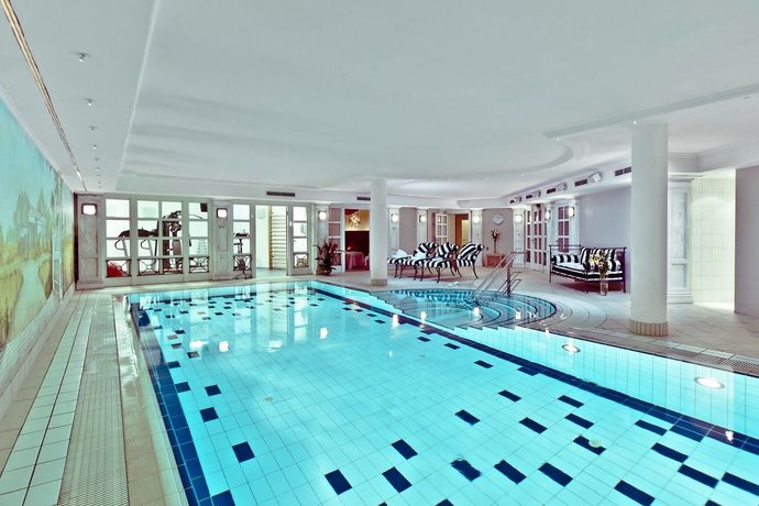 Imagen de la piscina del Hotel Louisa's Place. Foto 15