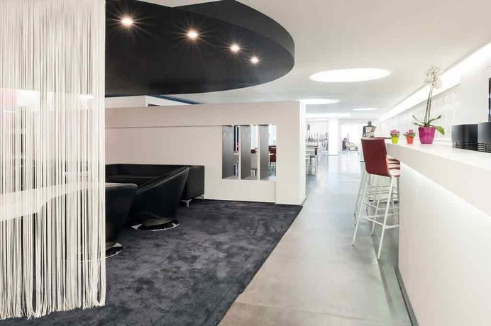 Imagen del bar/restaurante del Hotel Louise. Foto 2