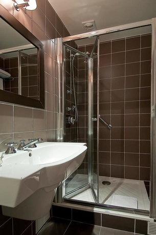 Imagen de la habitación del Hotel Louison. Foto 7