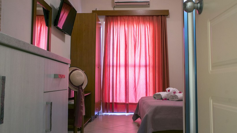 Imagen de la habitación del Hotel Loukas Vrachos. Foto 16