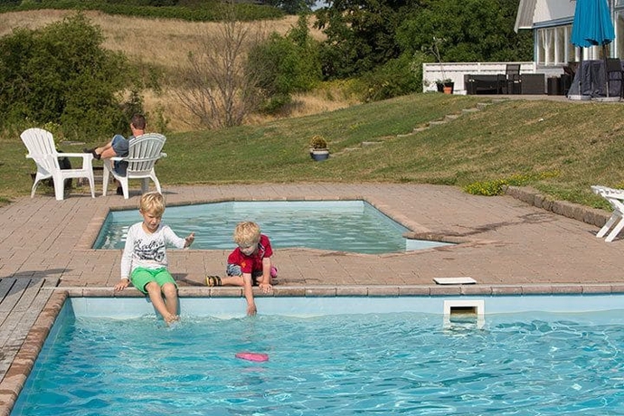 Imagen de la piscina del Hotel L&ouml;derups Strandbad l and Stugby. Foto 16