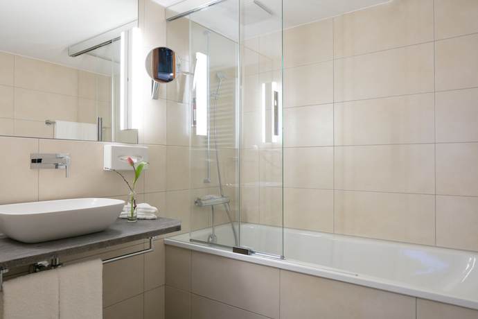 Imagen de la habitación del Hotel L&ouml;wen Appenzell. Foto 11