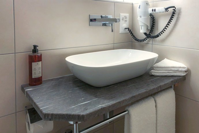 Imagen de la habitación del Hotel L&ouml;wen Appenzell. Foto 12