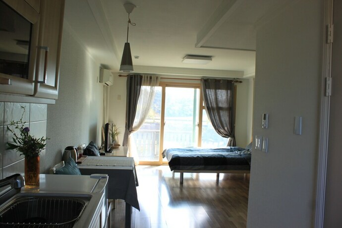 Imagen de la habitación del Hotel Lounge House Jejuda. Foto 15