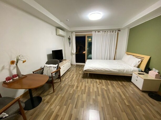 Imagen de la habitación del Hotel Lounge House Jejuda. Foto 22