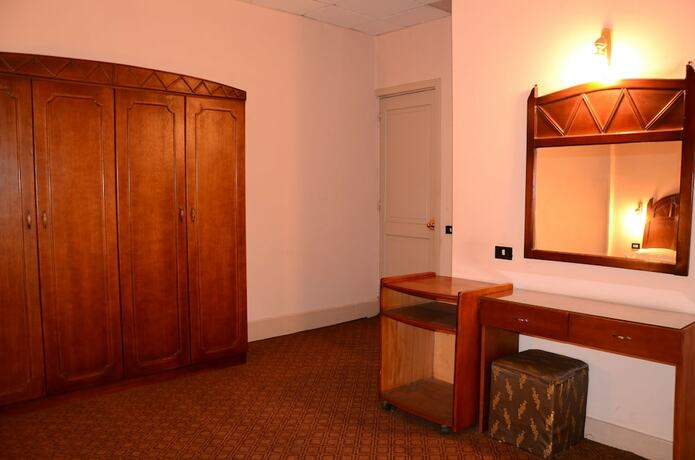Imagen de la habitación del Hotel Louris inn. Foto 5