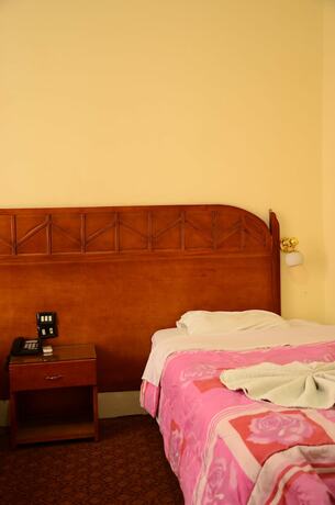 Imagen de la habitación del Hotel Louris inn. Foto 6
