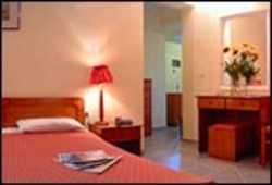 Imagen de la habitación del Hotel Louros Beach. Foto 2