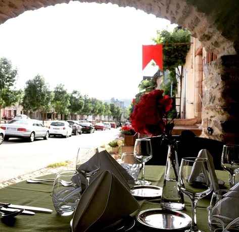 Imagen del bar/restaurante del Hotel L'oustal Del Barry. Foto 4