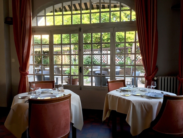 Imagen del bar/restaurante del Hotel L'oustal Del Barry. Foto 6