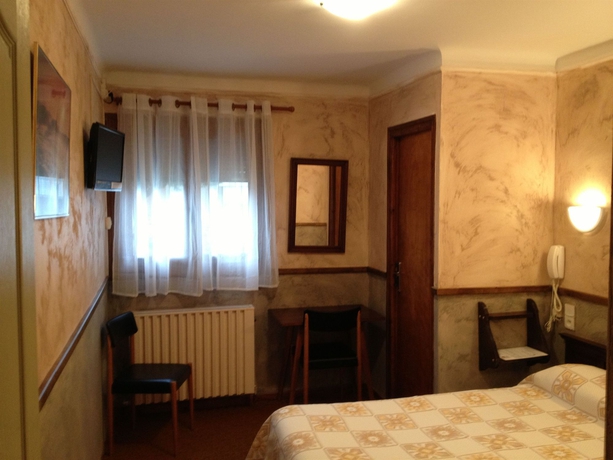 Imagen de la habitación del Hotel L'oustalet. Foto 7