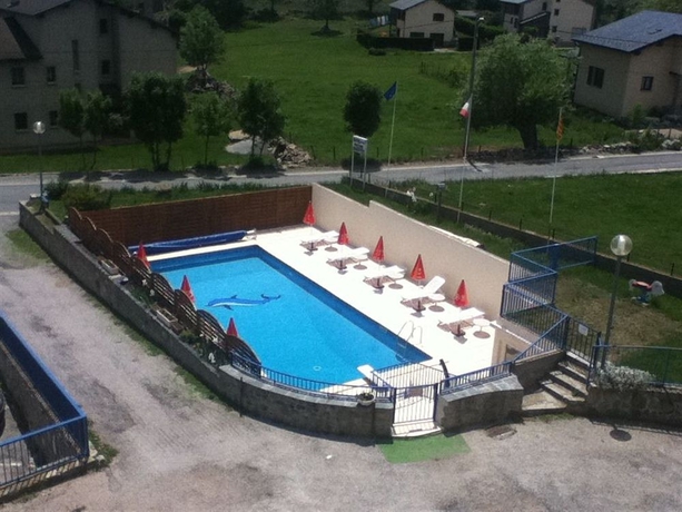 Imagen de la piscina del Hotel L'oustalet. Foto 9