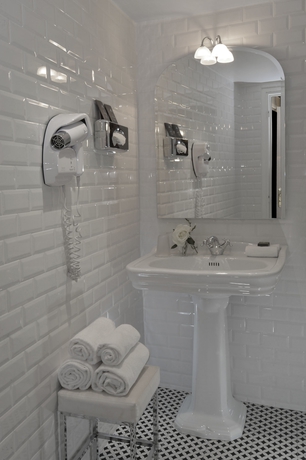 Imagen de la habitación del Hotel Louvre Montana. Foto 13